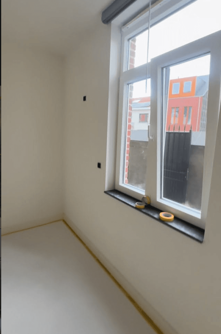 Schilderwerk aan een woninggevel door Enes Company.