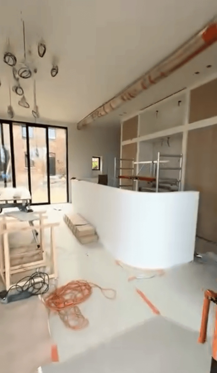 Projectbeeld van renovatie en schilderwerk aan een woning.
