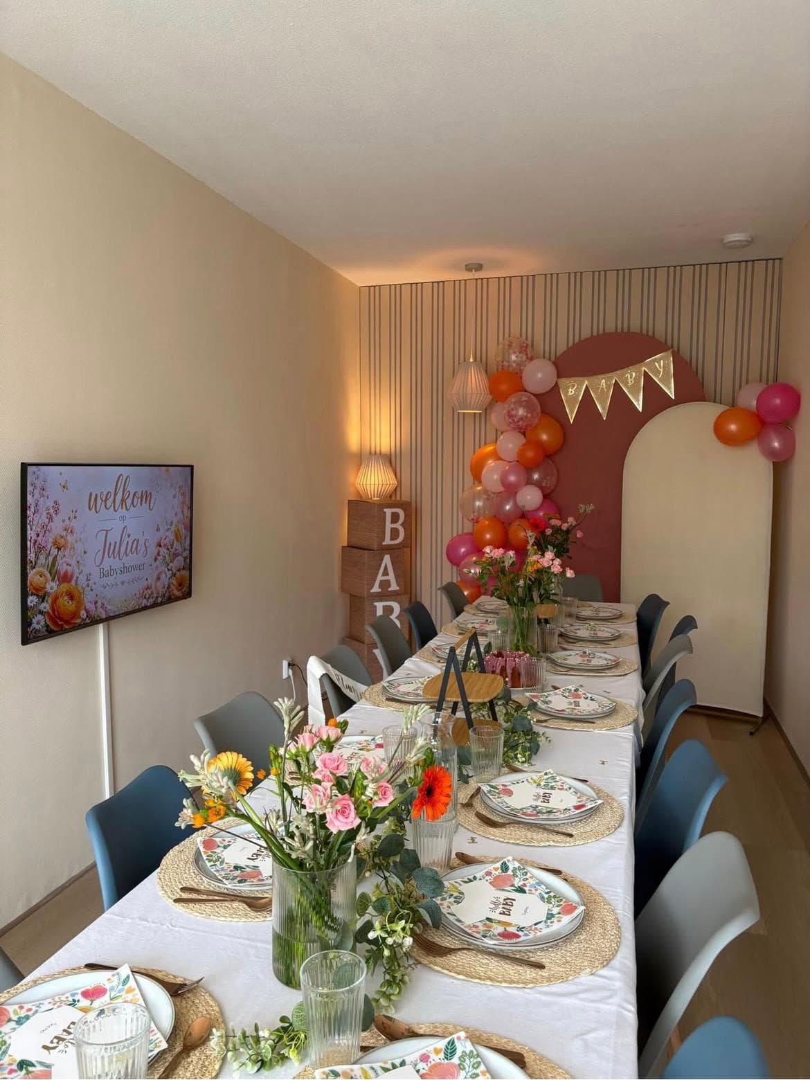 Aangeklede ruimte van Ons Plekje Zoetermeer voor een babyshower.