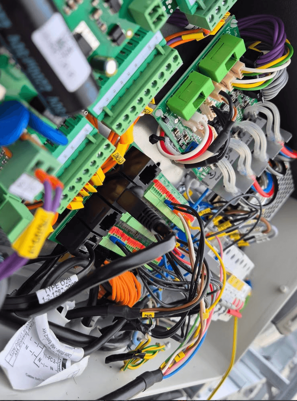 Okablowanie szafy elektrycznej M-TECH Electrical Services